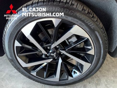 Used 2025 Mitsubishi Outlander SEL image 6