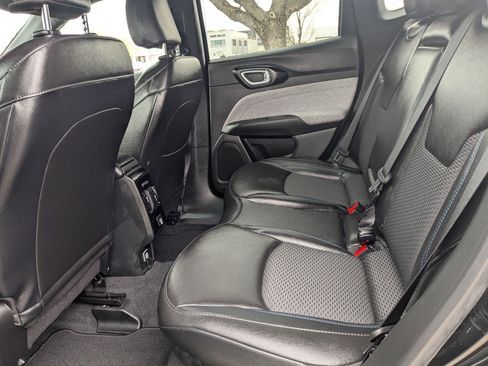 Used 2025 Jeep Compass Latitude AWD/4WD image 27