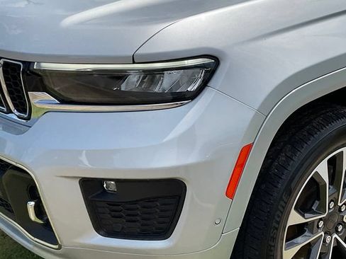 Used 2023 Jeep Grand Cherokee L Overland RWD image 10