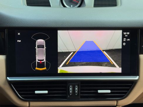 Used 2022 Porsche Cayenne image 31