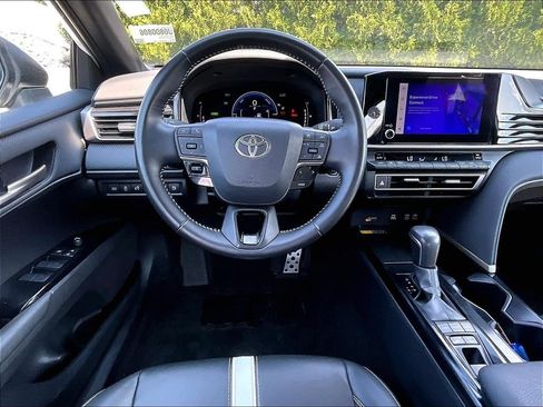 Used 2025 Toyota Camry SE FWD image 17