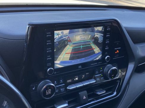 Used 2022 Toyota Highlander XSE AWD/4WD image 10