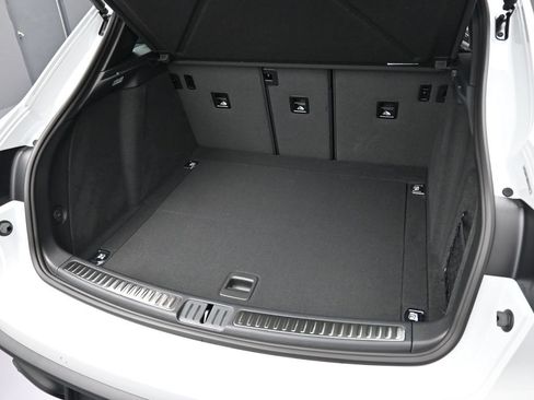 Certified 2026 Porsche Macan AWD/4WD image 33
