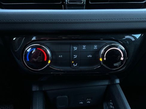 Used 2025 Chevrolet TrailBlazer LT image 23