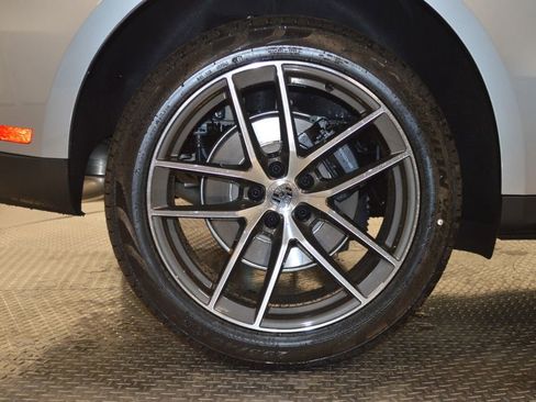 New 2026 Porsche Macan image 13