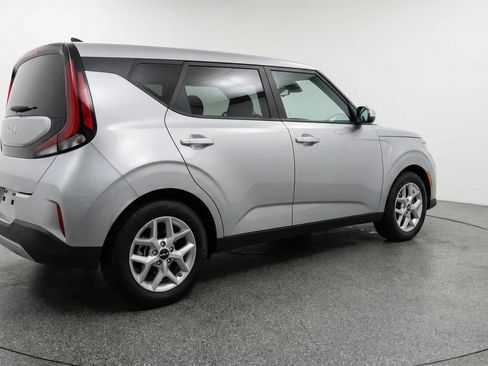 Used 2025 Kia Soul LX w/ LX Technology Package image 9