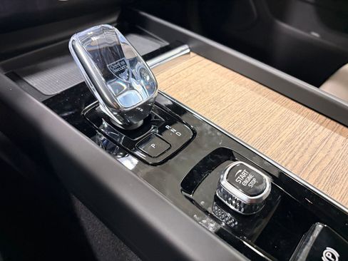 Used 2026 Volvo XC60 B5 Plus w/ Protection Package Premier image 18