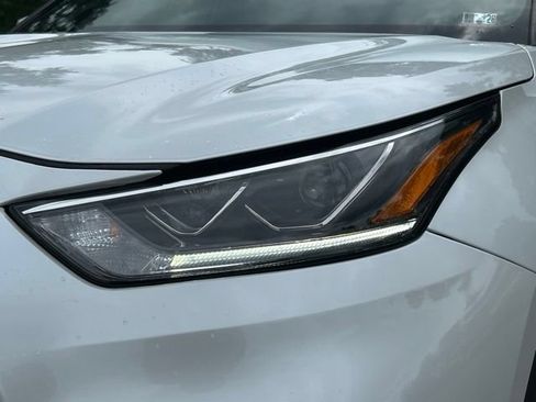 Used 2022 Toyota Highlander Platinum AWD/4WD image 9