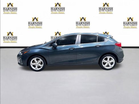Used 2019 Chevrolet Cruze Premier FWD image 9
