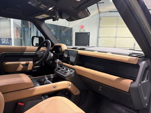 Used 2025 Land Rover Defender 110 S image 35