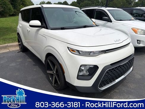 Used 2022 Kia Soul LX FWD image 1
