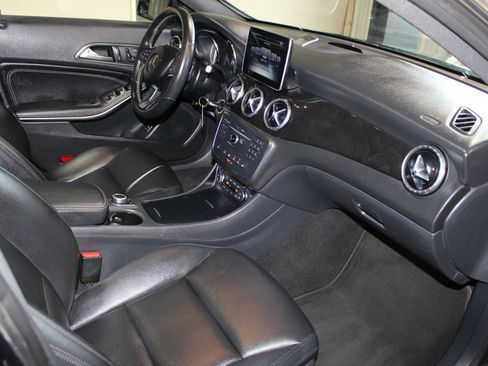 Used 2015 Mercedes-Benz CLA 250 4MATIC image 32