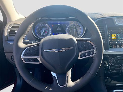 Used 2023 Chrysler 300 Touring w/ Safetytec Plus Group image 11