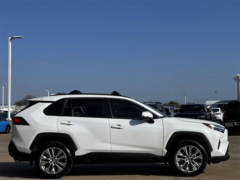 Used 2023 Toyota RAV4 XLE Premium image 3