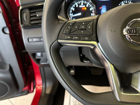 Used 2018 Nissan Rogue Sport SV AWD/4WD image 11