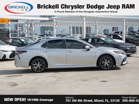 Used 2023 Toyota Camry SE image 4