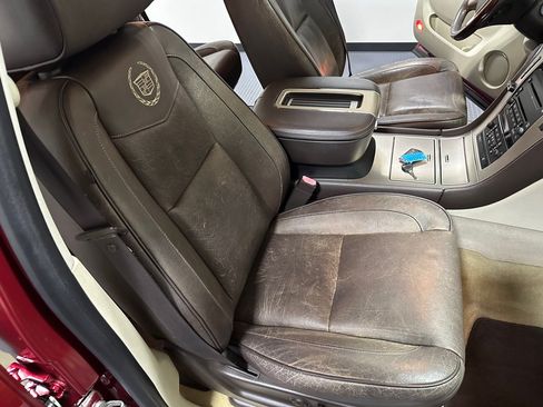 Used 2010 Cadillac Escalade Platinum AWD/4WD image 14