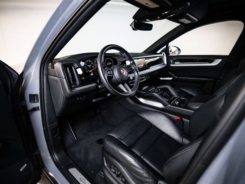Certified 2024 Porsche Cayenne Coupe AWD/4WD image 4