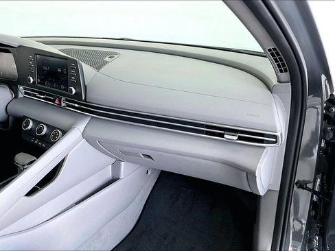 Used 2026 Hyundai Elantra SE FWD image 19