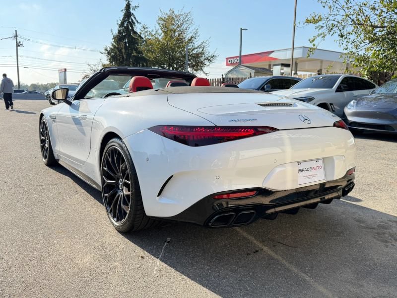 Used 2022 Mercedes-Benz SL 63 AMG 4MATIC w/ Driver Assistance Package image 9