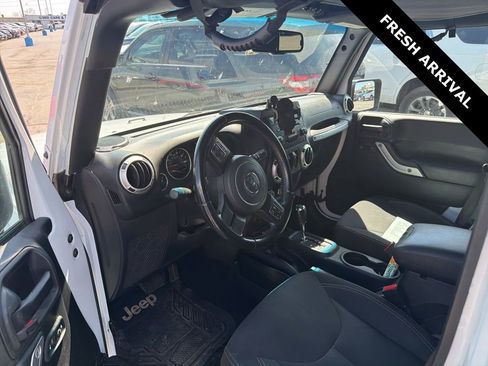 Used 2018 Jeep Wrangler Unlimited Sahara w/ Connectivity Group image 9