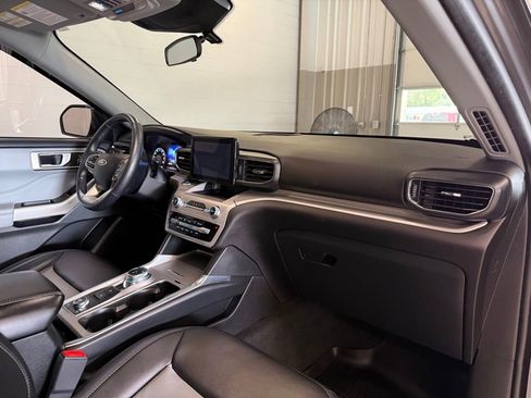 Used 2023 Ford Explorer XLT w/ Equipment Group 202A AWD/4WD image 36