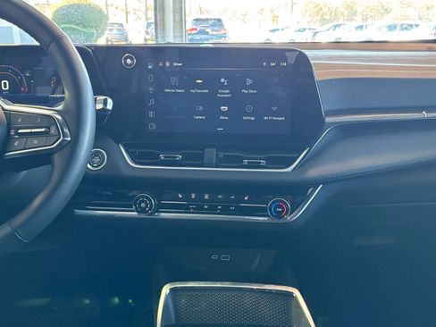 Used 2025 Chevrolet Equinox LT image 18