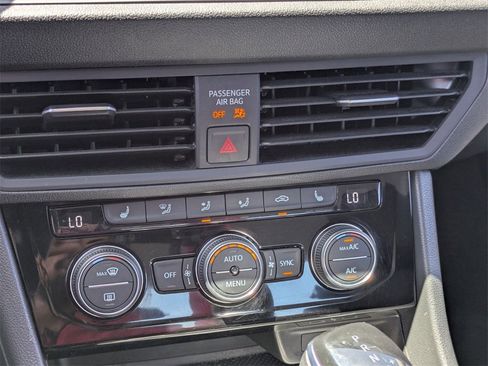 Used 2024 Volkswagen Jetta SE image 22