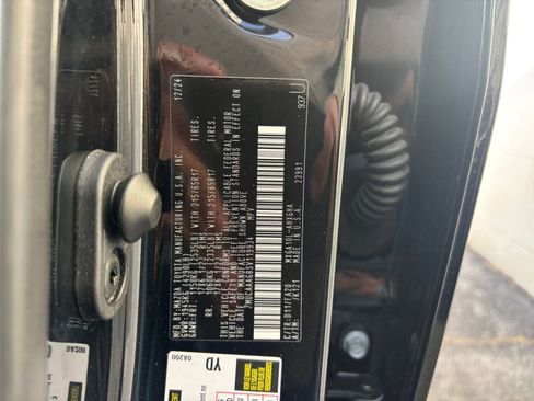 Used 2025 Toyota Corolla Cross LE image 29