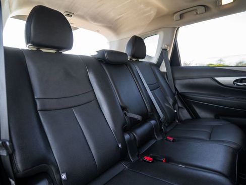 Used 2016 Nissan Rogue SL w/ SL Premium Package image 32