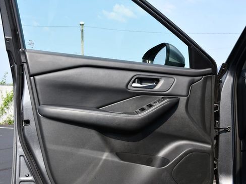 Used 2025 Nissan Rogue SV AWD/4WD image 13