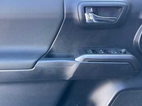 Used 2019 Toyota Tacoma TRD Off-Road image 12