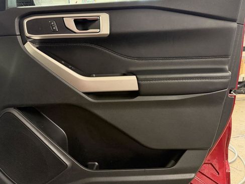 Used 2022 Ford Explorer XLT image 28