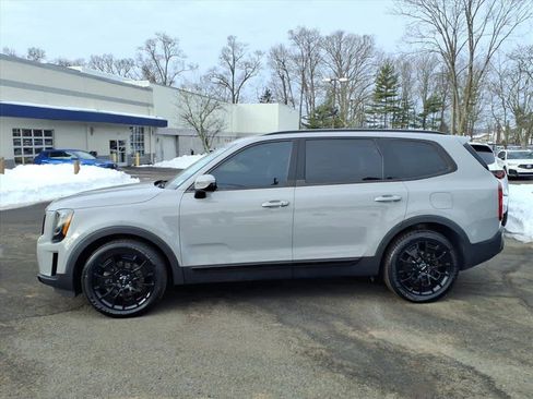 Used 2022 Kia Telluride SX w/ SX Prestige Package image 4