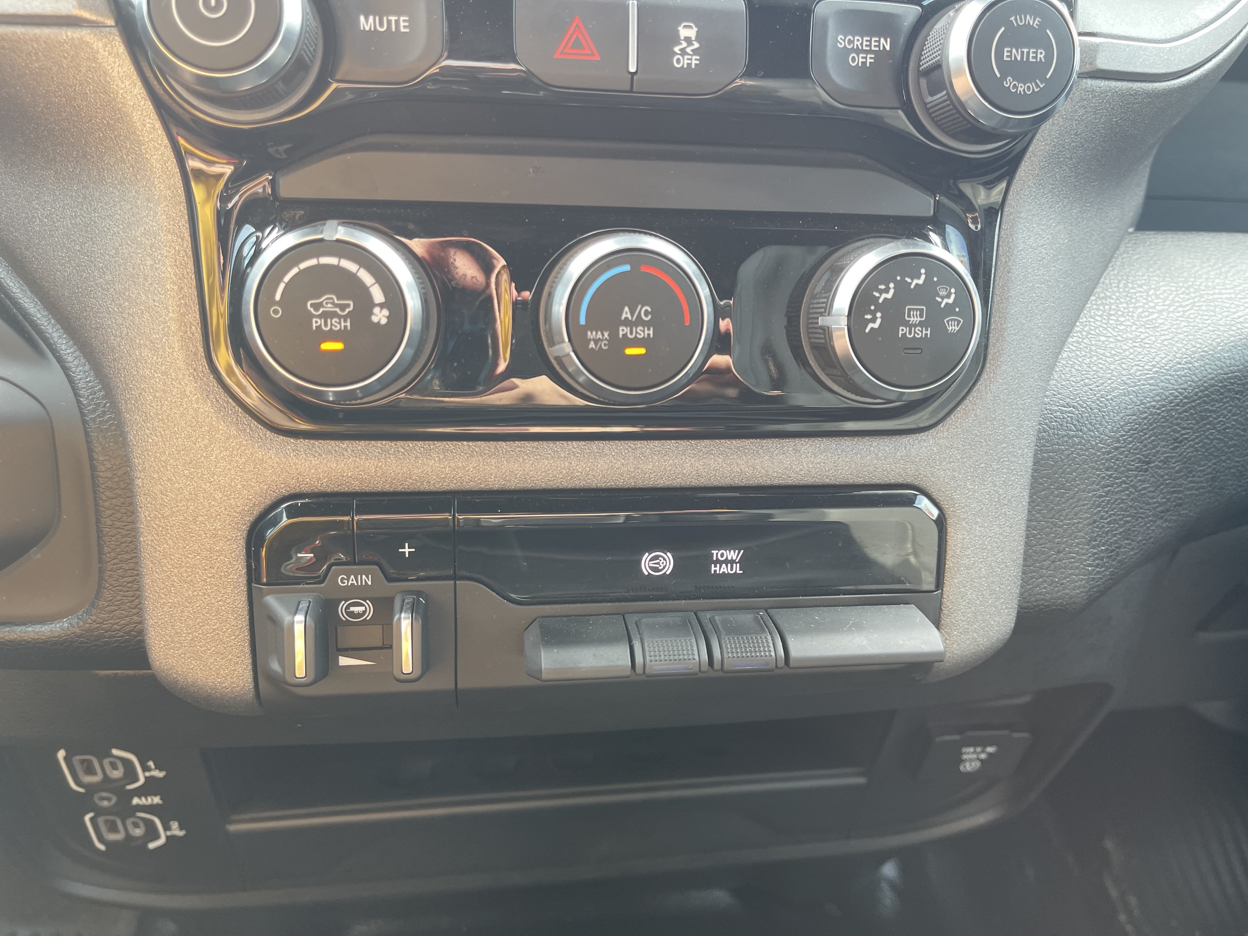 Used 2026 RAM 2500 Tradesman w/ Chrome Appearance Group AWD/4WD image 28