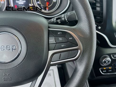 Used 2020 Jeep Cherokee Latitude FWD image 17