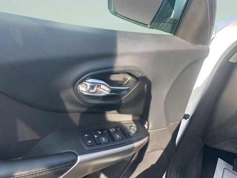 Used 2018 Jeep Cherokee Latitude image 21