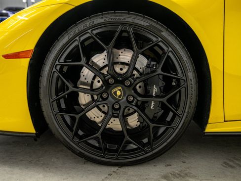 Used 2021 Lamborghini Huracan EVO RWD image 9