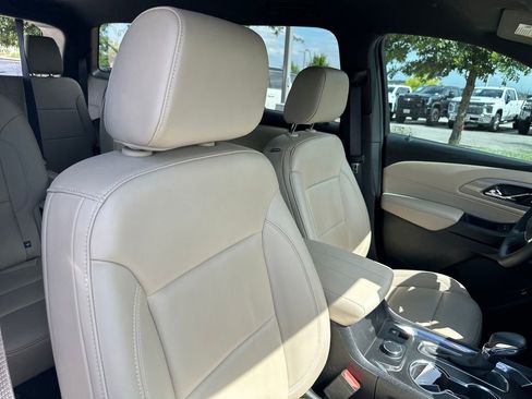 Used 2023 Chevrolet Traverse LT FWD image 35