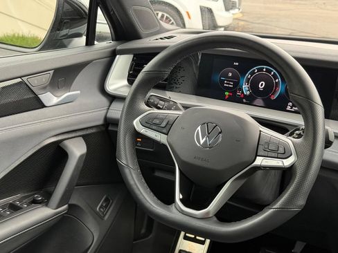 Used 2026 Volkswagen Tiguan SE R-Line AWD/4WD image 13