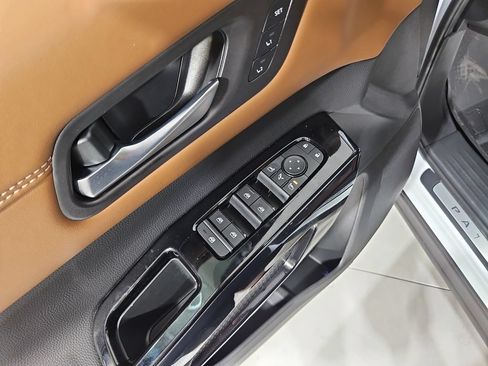 New 2026 Nissan Pathfinder Platinum AWD/4WD image 11