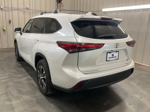 Used 2023 Toyota Highlander XLE AWD/4WD image 21