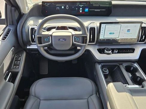 New 2025 Ford Expedition Active image 41