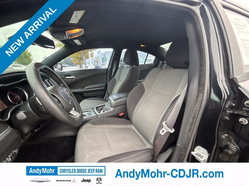 Used 2015 Dodge Charger SXT RWD image 12