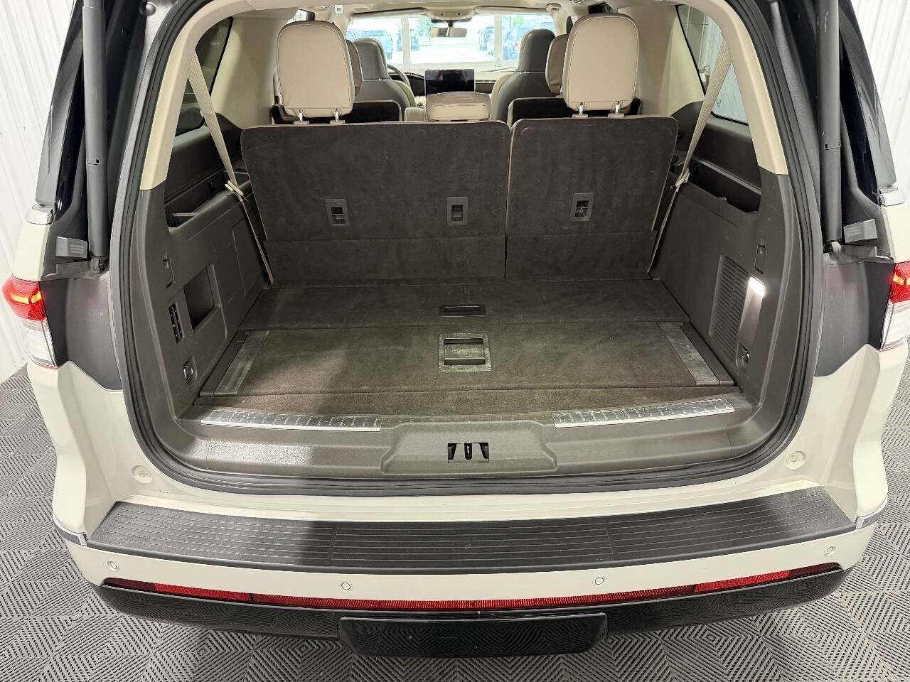 Used 2022 Lincoln Navigator L Reserve AWD/4WD image 20