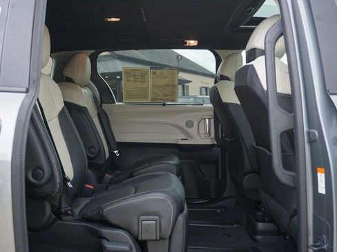Used 2026 Toyota Sienna Limited FWD image 30