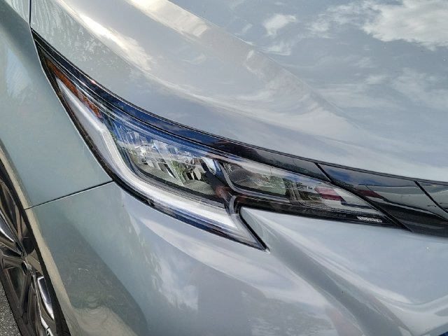Used 2025 Toyota Sienna XSE w/ XSE Plus Package FWD image 4