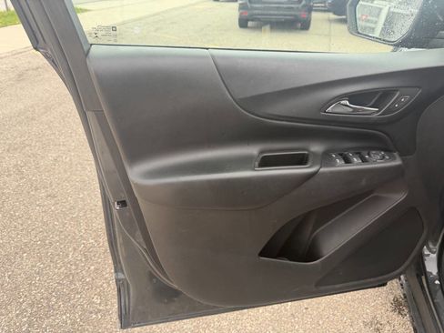 Used 2018 Chevrolet Equinox LT FWD image 14
