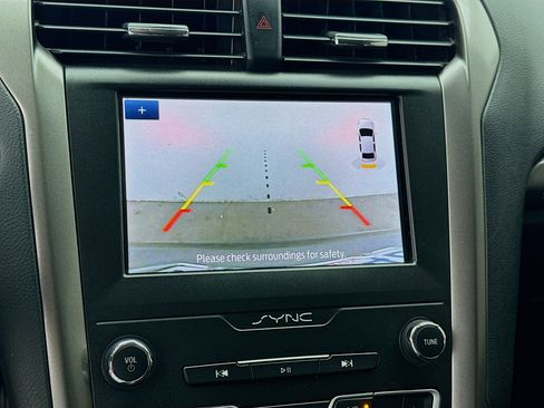 Used 2020 Ford Fusion SE FWD image 10