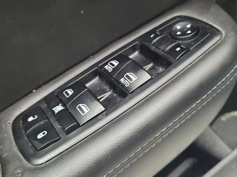 Used 2015 Chrysler 200 S w/ Navigation & Sound Group I FWD image 27